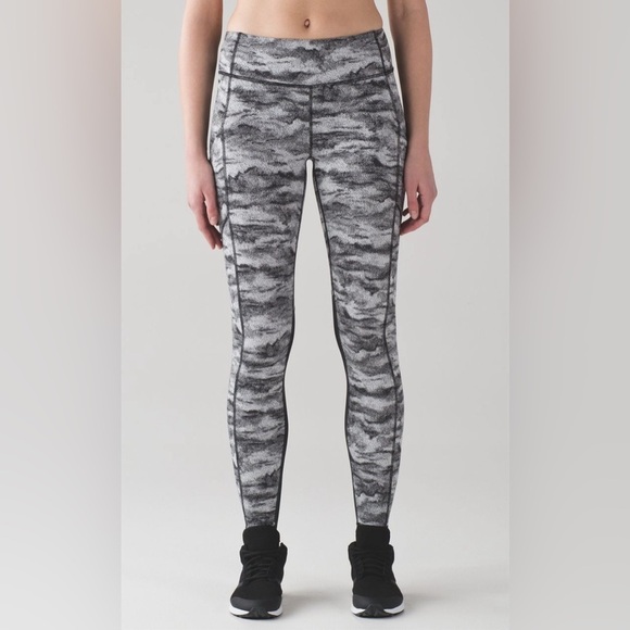 Lululemon Pace Rival Crop (22") Power Luxtreme Hazy Days Sz 4 - Picture 1 of 8